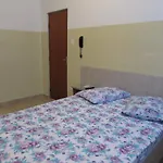 Hospedaria Meni Sob Nova Direção Próximo ao Brás e 25 de Março